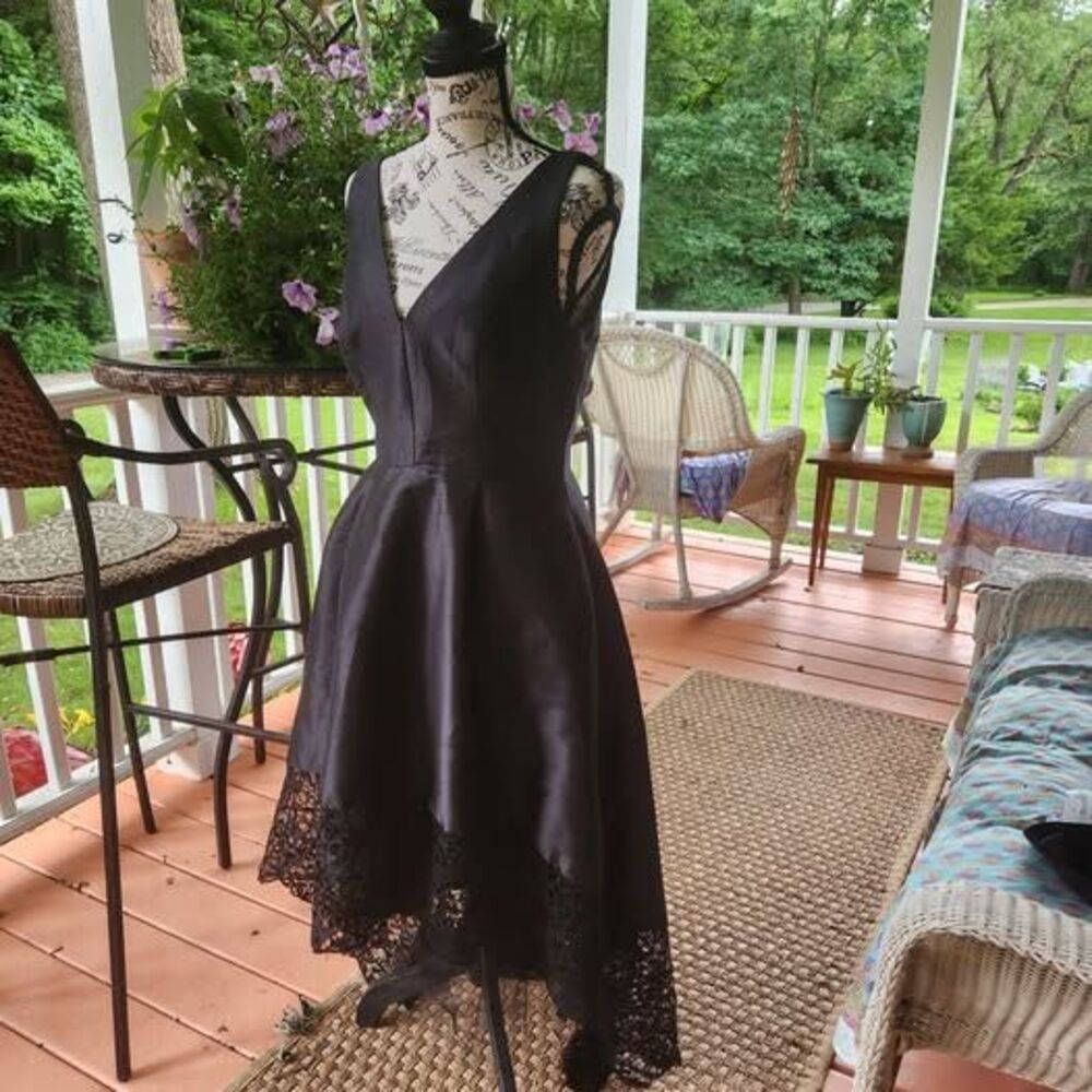 Monique Lhuillier Black Lace Dress, High Low Formal Gown Sz 8, Cocktail Evening - Picture 2 of 10
